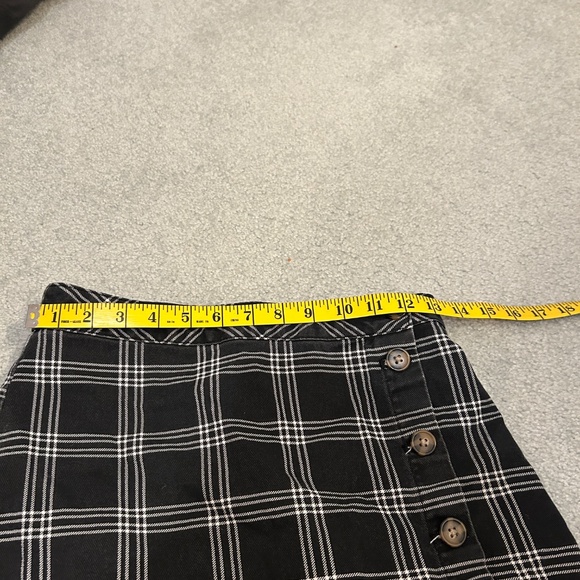 Divided H&M Mini Skirt Size 4 Black and White Plaid - Picture 3 of 6
